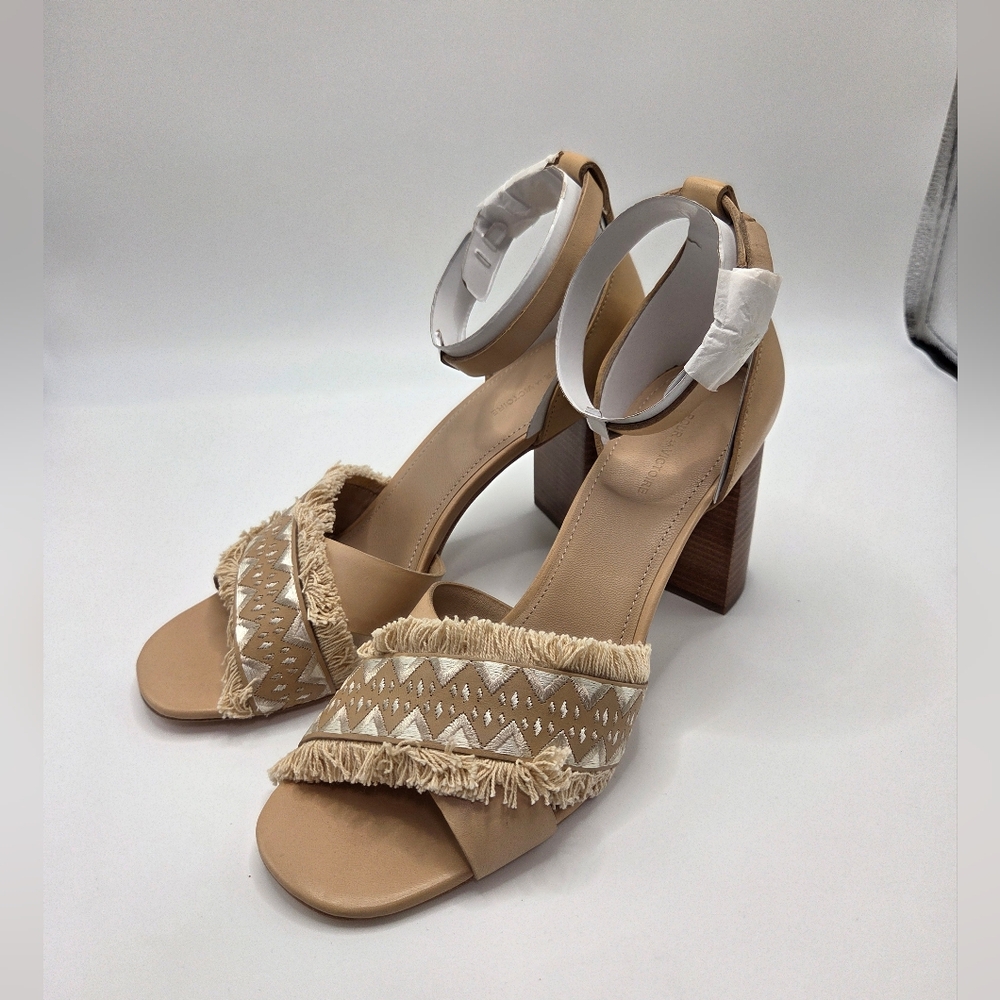 NIB Pour La Victoire Havanna Block Heel 10